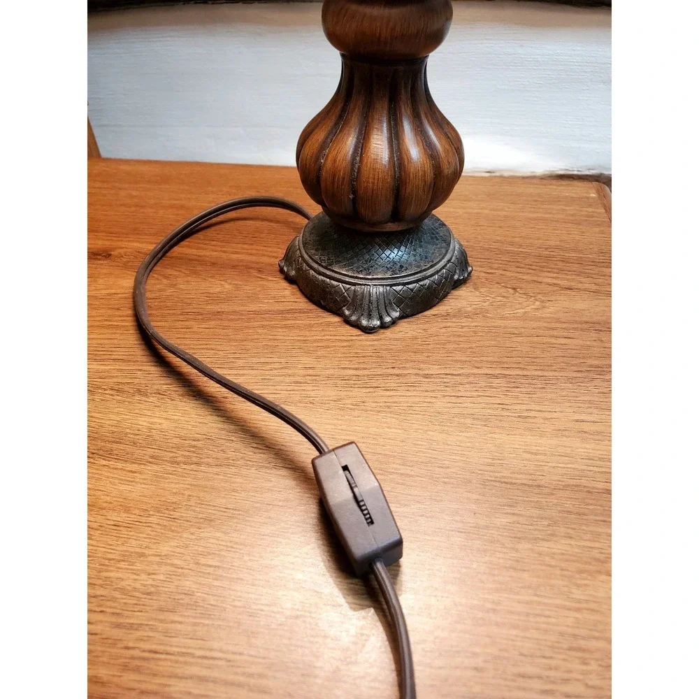 Classic Pineapple Table Lamp - Neutral Shade, Tropical Decor